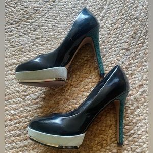 Super Cute Vince Camuto Black Patent Leather Platform  Pump | 5.5